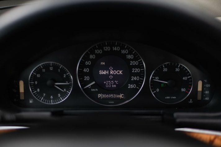 MERCEDES BENZ E220