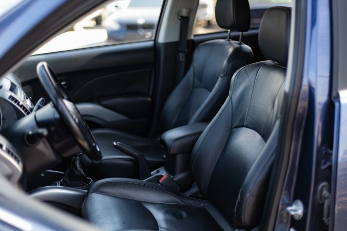 PEUGEOT 4007