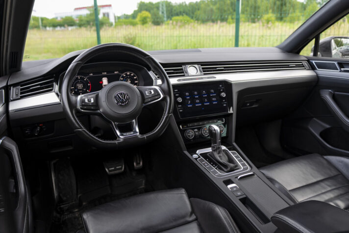 VW PASSAT R-LINE