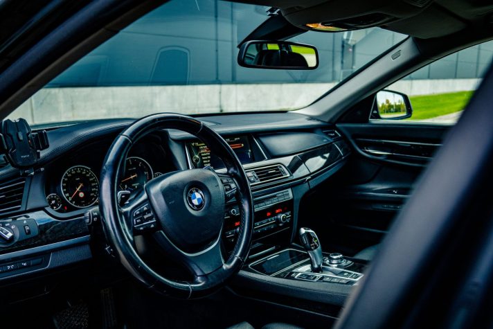 BMW 730