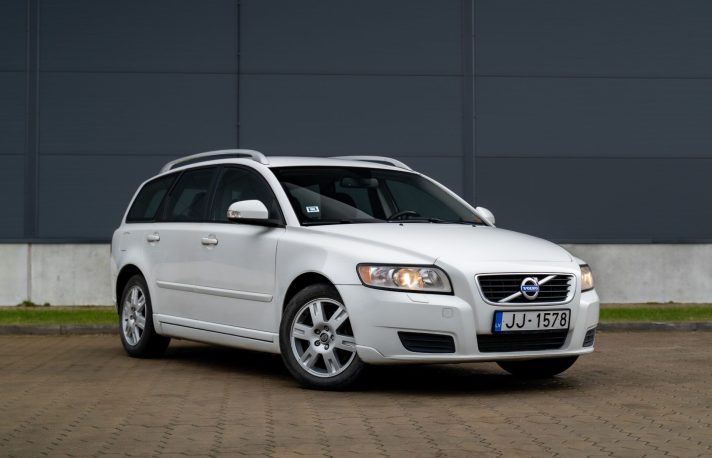 VOLVO V50