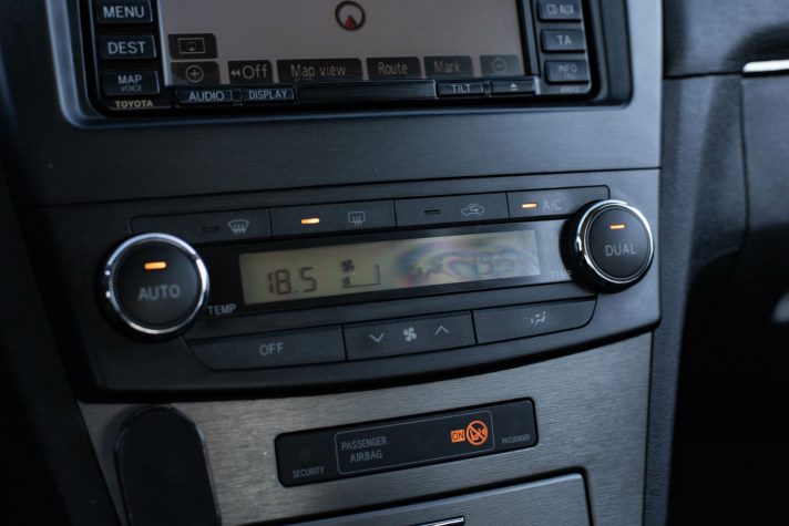 TOYOTA AVENSIS