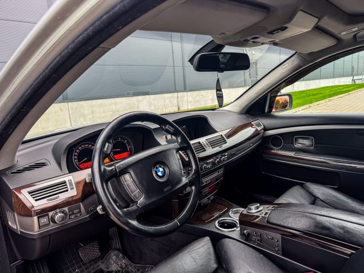 BMW 730