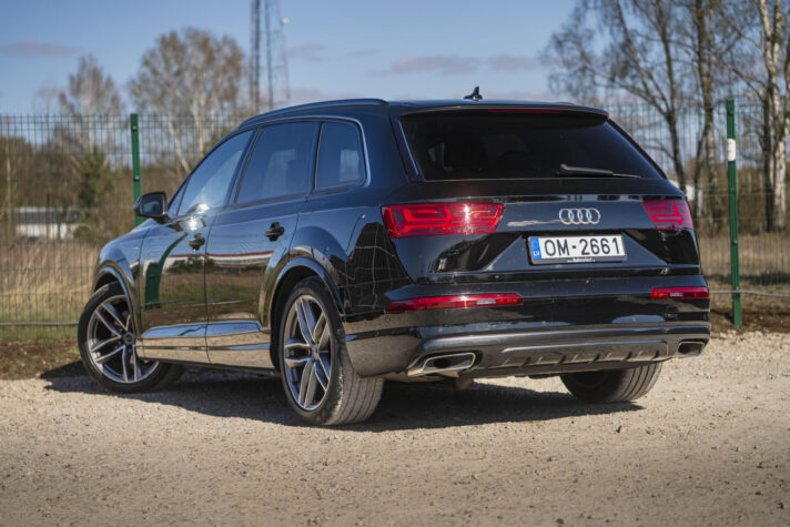 AUDI Q7 S-LINE