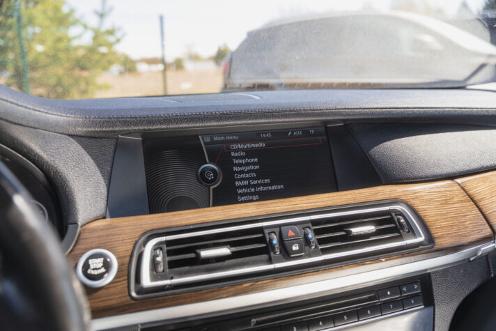 BMW 730