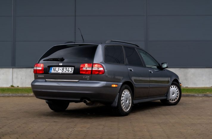 VOLVO V40