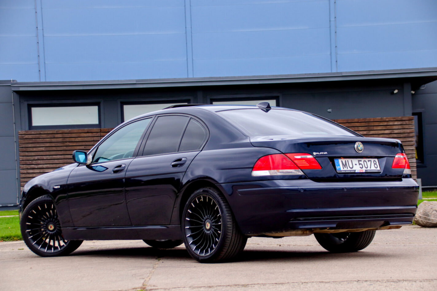 BMW 730