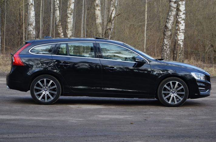 Tikko ievests 2016. Gada modelis. Volvo. V60 Plug-In Hybrid Summum. 2.4D6 (162kw -220z/s diesel + 50Kw-68z/s Electro= 288z/s) Awd pilnpiedziņa.