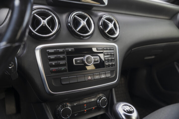 MERCEDES BENZ A180