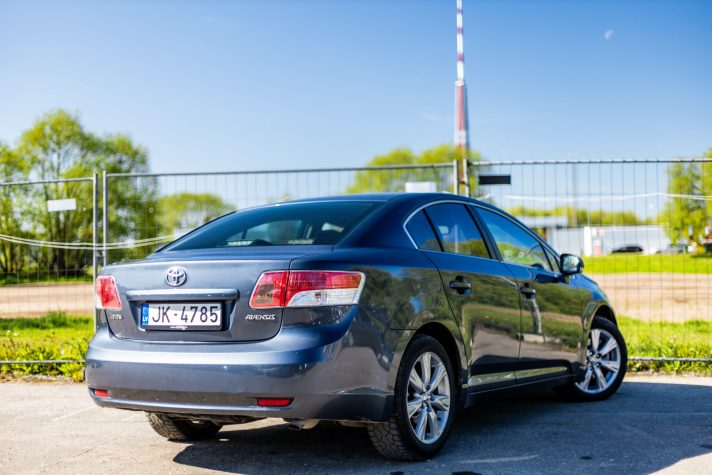 TOYOTA AVENSIS
