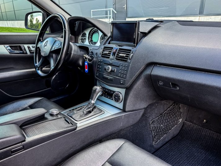 MERCEDES BENZ C320