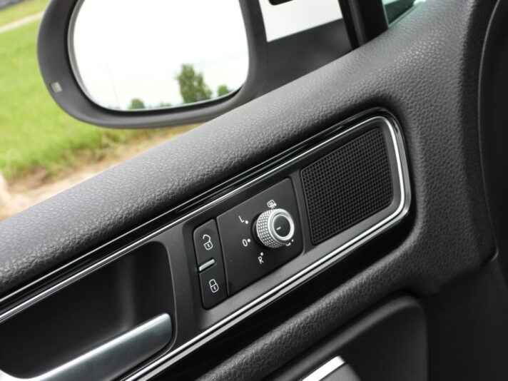 VW TOUAREG R-LINE