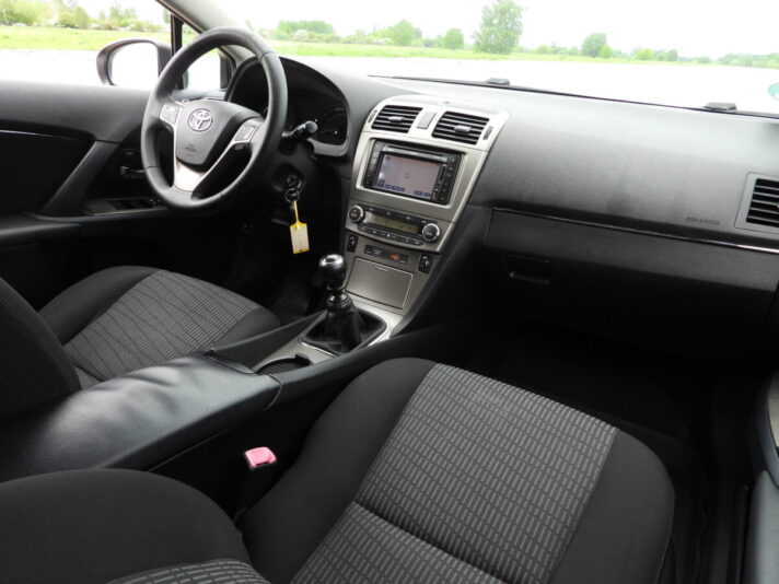 TOYOTA AVENSIS