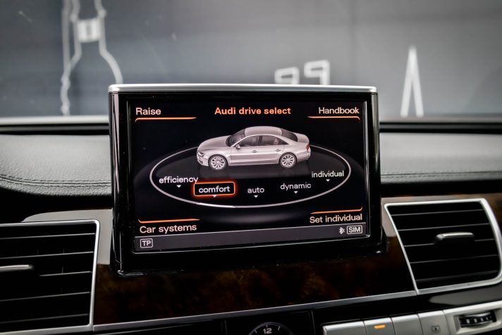 AUDI A8