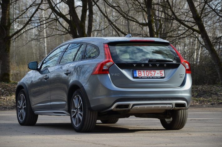 Tikko ievests.   Volvo V60 Cross Country Summum 2.4 Dīzelis 4×4 Awd . Ar automātisko ātrumkārbu.