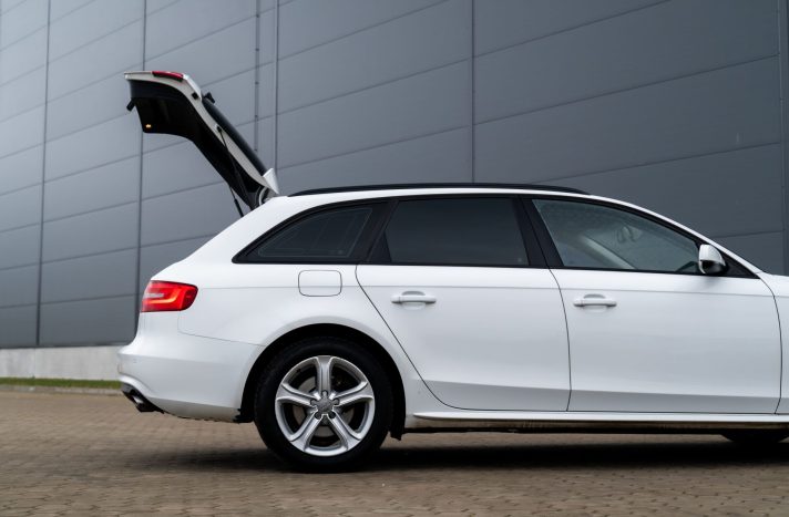 AUDI A4 AVANT