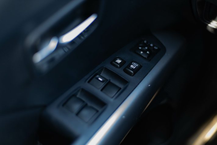 PEUGEOT 4007