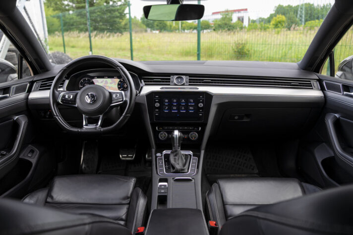 VW PASSAT R-LINE