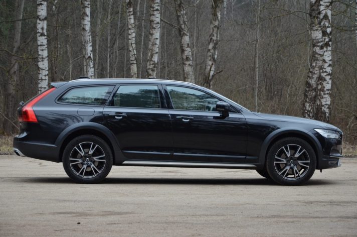 Tikko ievests. Volvo V90 Cross Country Awd. 2.0 D5 (173 kw-235 zs) Dīzelis. ar Automātisko ātrumkārbu.