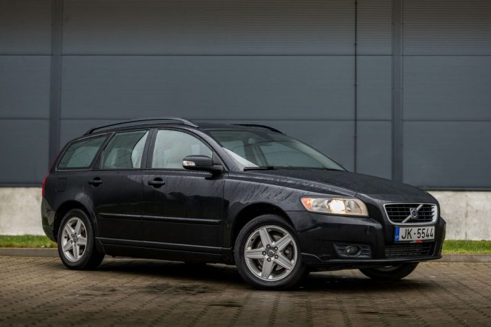VOLVO V50