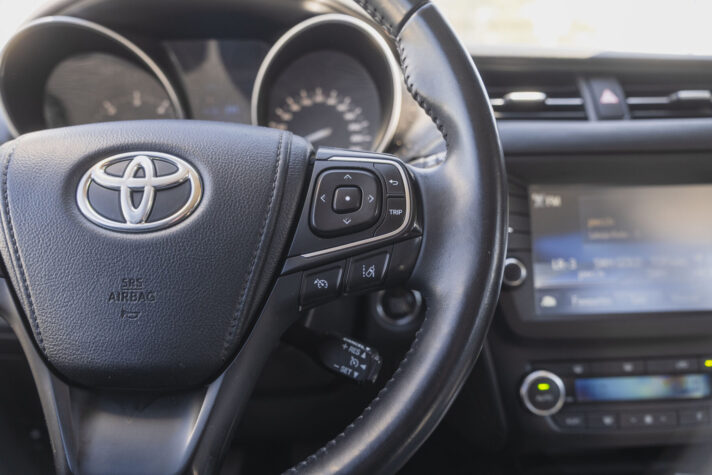 TOYOTA AVENSIS