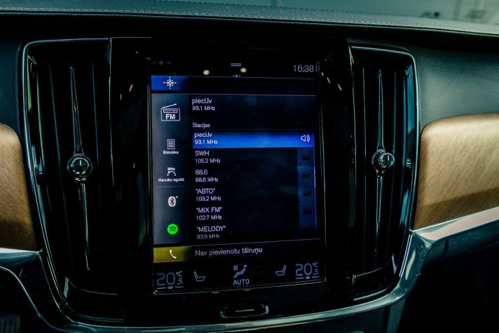 VOLVO V90