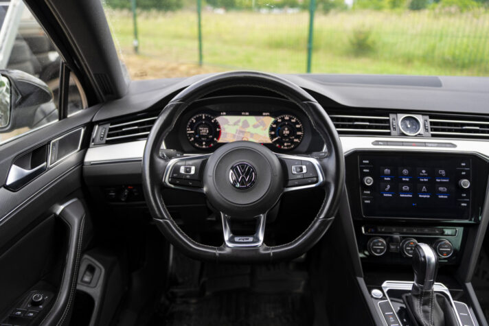 VW PASSAT R-LINE