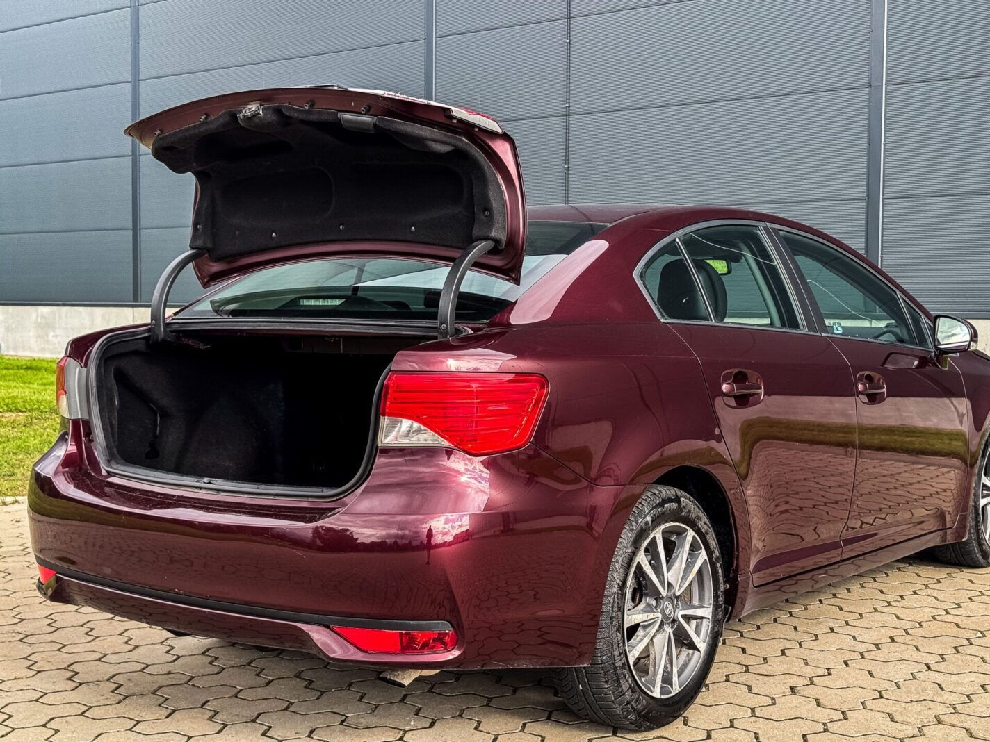 TOYOTA AVENSIS