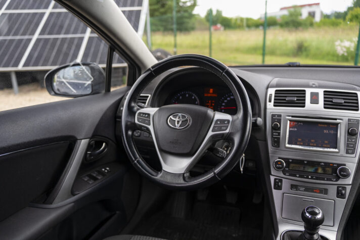 TOYOTA AVENSIS