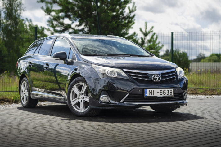TOYOTA AVENSIS
