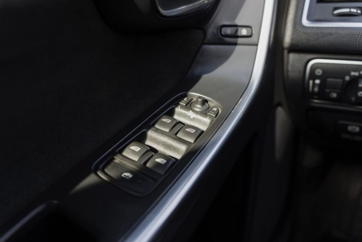 VOLVO XC60 R-DESIGN