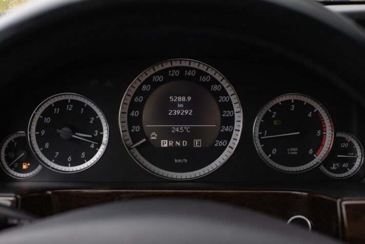 MERCEDES BENZ E220