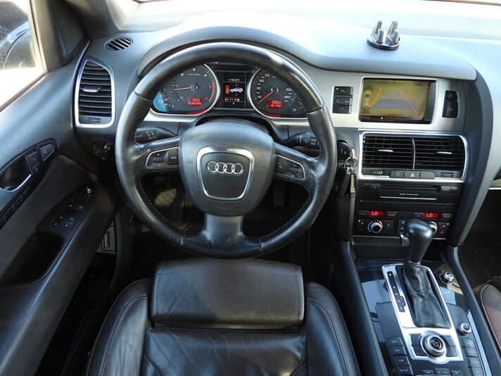 AUDI Q7 S-line