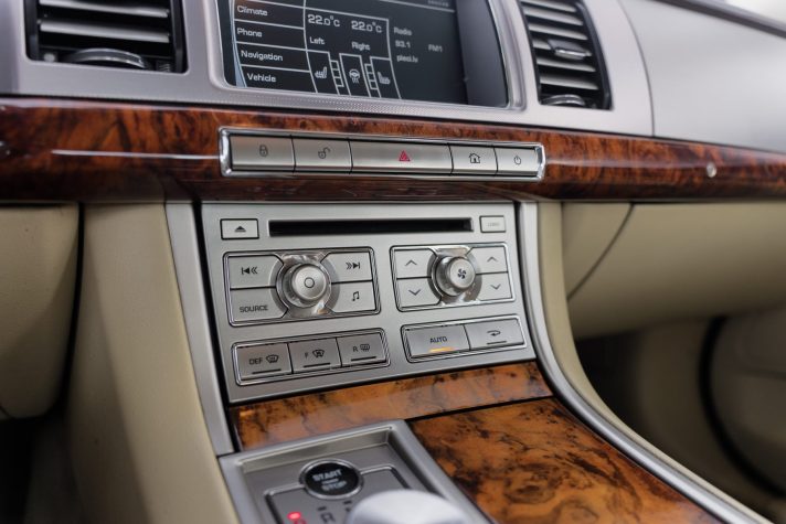 JAGUAR XF