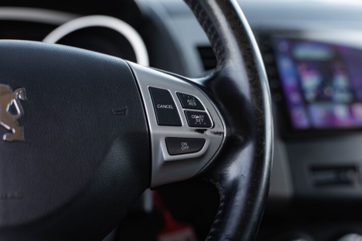 PEUGEOT 4007
