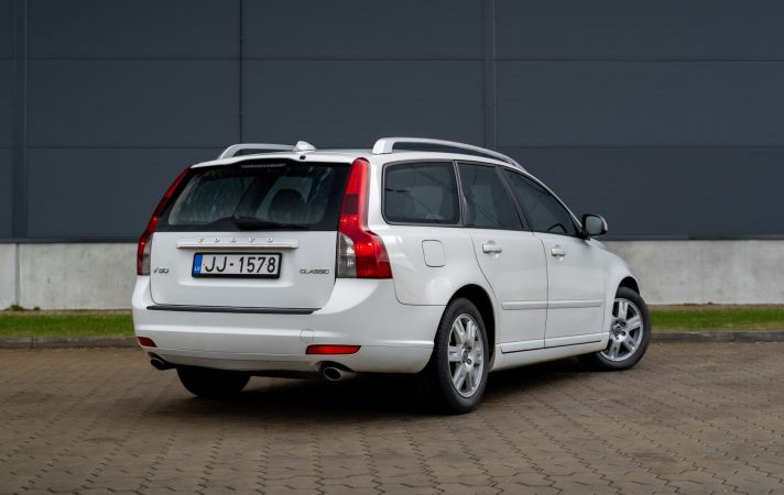 VOLVO V50