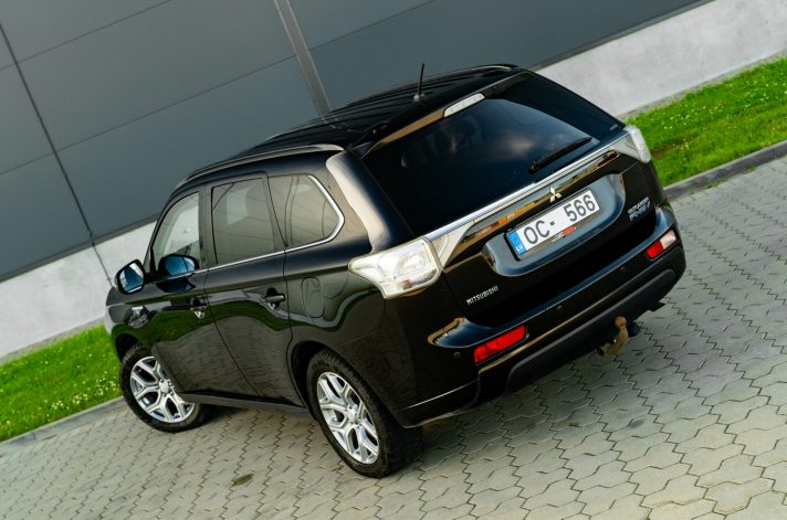 MITSUBISHI OUTLANDER