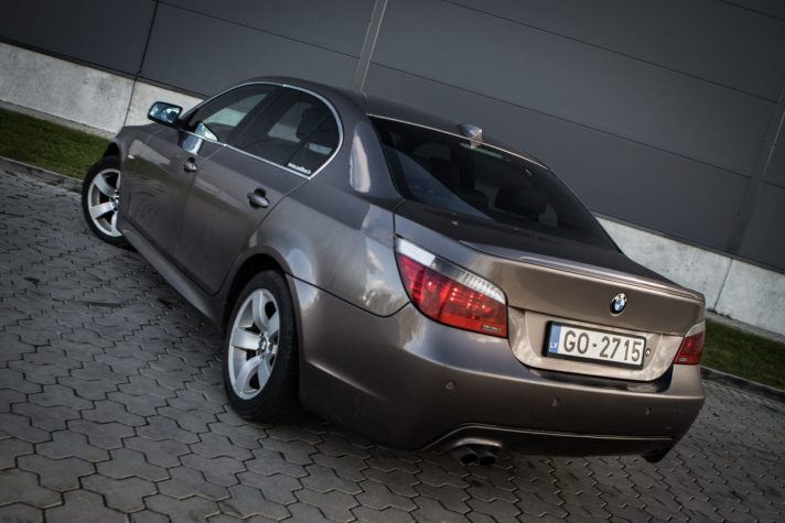 BMW 523