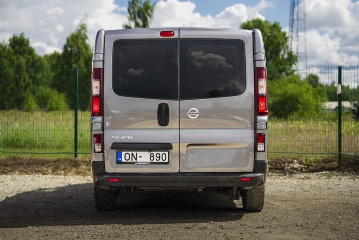 NISSAN NV300