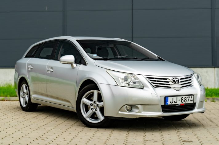 TOYOTA AVENSIS