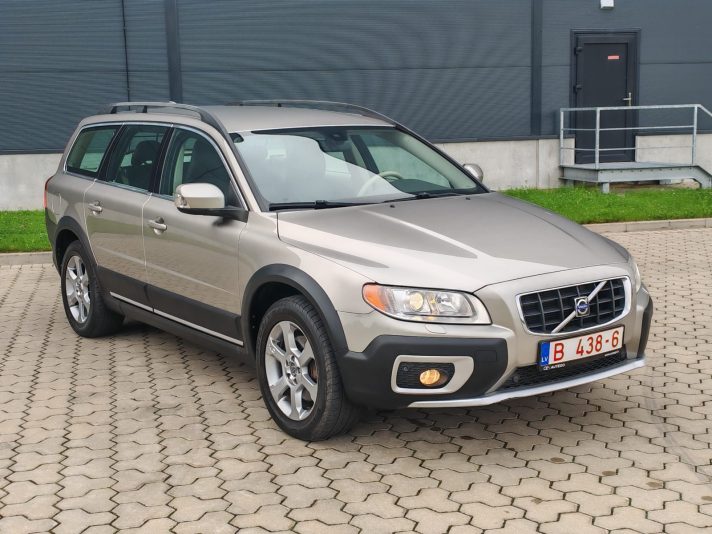 VOLVO XC70, 2,4D5 AWD. 6-KPP.