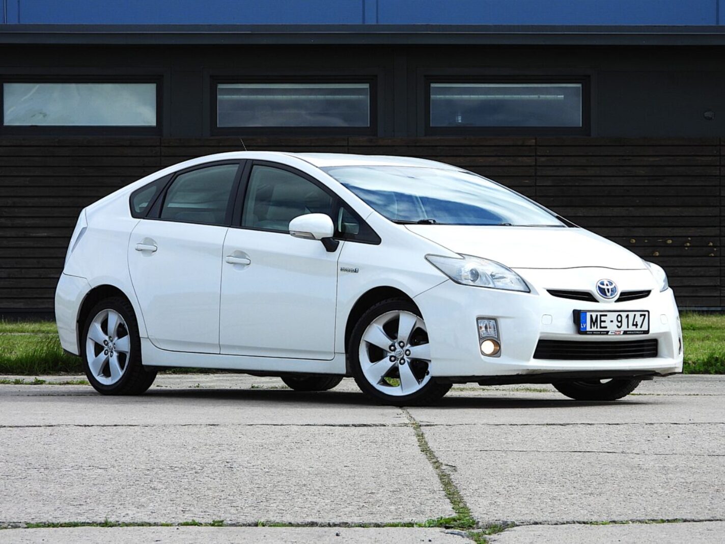 TOYOTA PRIUS