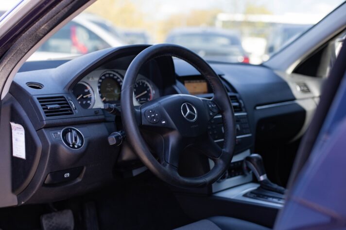 MERCEDES BENZ C200
