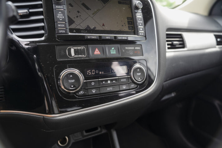 MITSUBISHI OUTLANDER