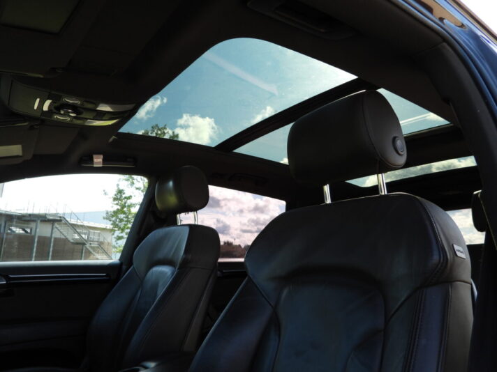 AUDI Q7 S-line