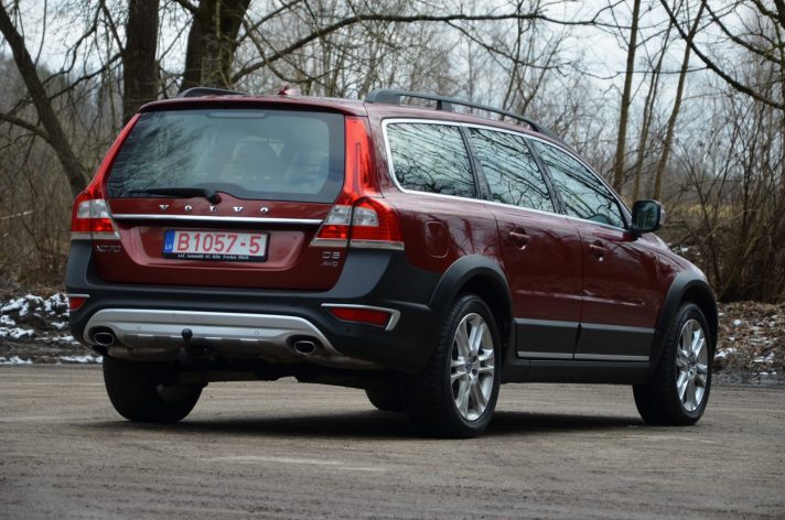 Tikko ievests. Volvo XC 70 Summum 2.4 D5 (158kw-215z/s) Dīzelis 4×4 Awd . Ar automātisko ātrumkārbu.