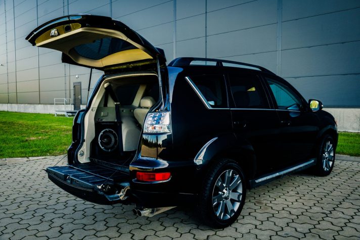 MITSUBISHI OUTLANDER