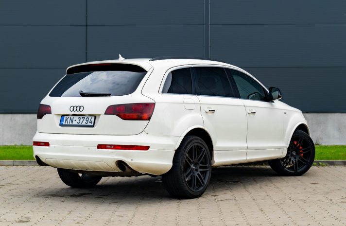 AUDI Q7