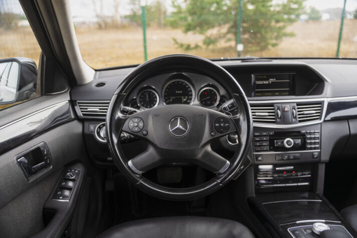 MERCEDES BENZ E300