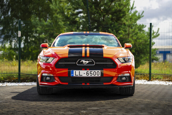 FORD MUSTANG